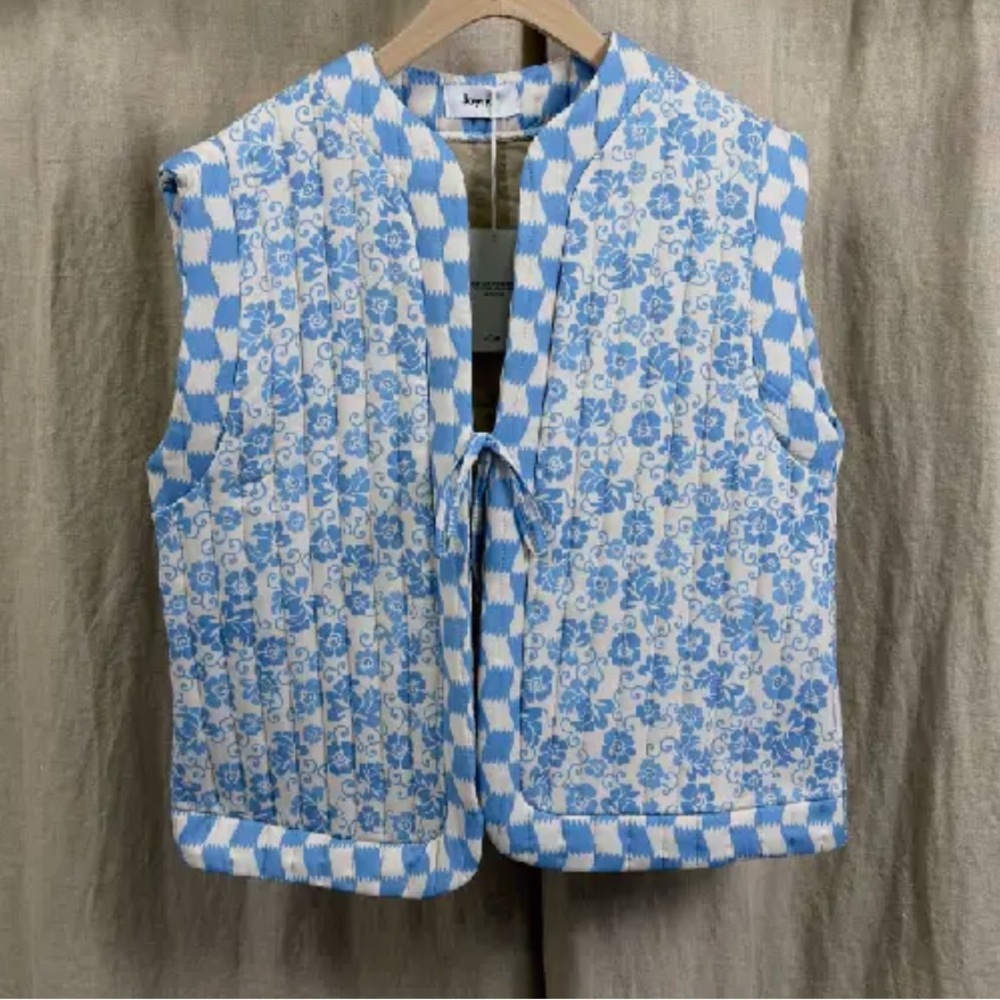 MADE IN ITALY Blue and White Floral Quilted Vest